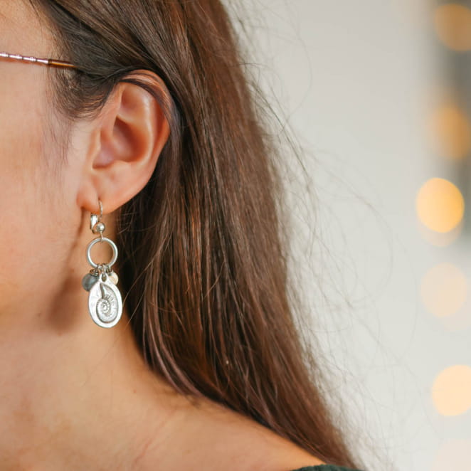 Boucles Abatilles argentées, perles bleu ciel, fraîcheur estivale et douceur