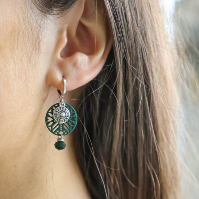 Boucles Baie argentées, perles vertes, inspiration végétale et fraîcheur