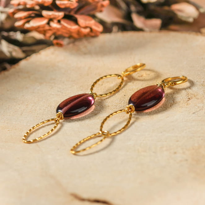 Boucles Balcon dorées avec perles violettes, bijou artisanal fabriqué en France