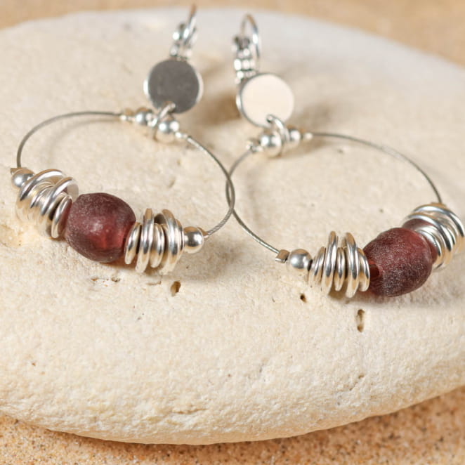 Boucles Bruyère en perles violettes et argentées, bijou artisanal français