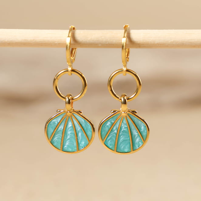Boucles d’oreilles Caliopee doré avec pastilles turquoise, fabrication artisanale française.