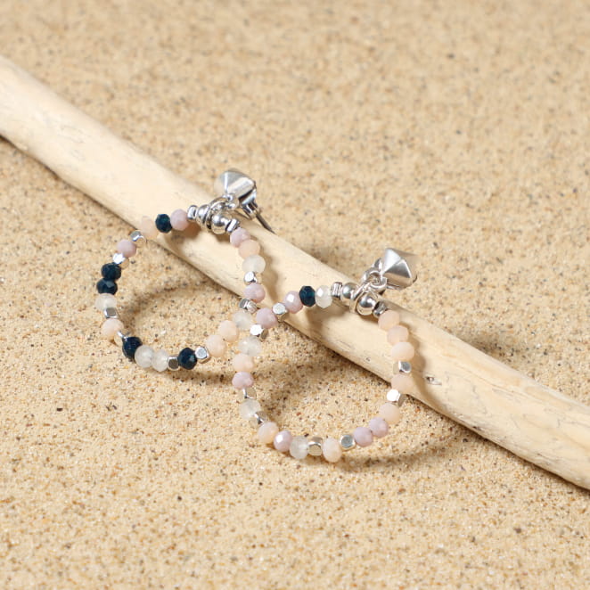 Bijou Ginevra argenté et perles multicolores, fabriqué à la main en France.