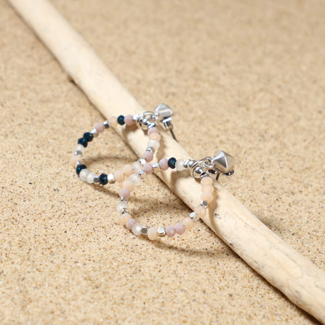 Boucles Ginevra en métal plaqué argent et perles multicolores, création française lumineuse.