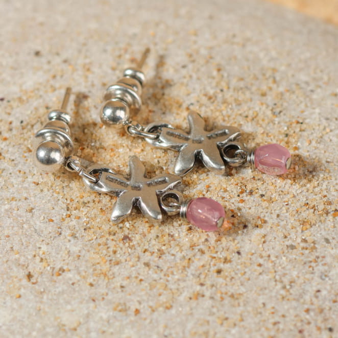 Boucles d’oreilles enfant Ibiza argentées, perles roses et design délicat