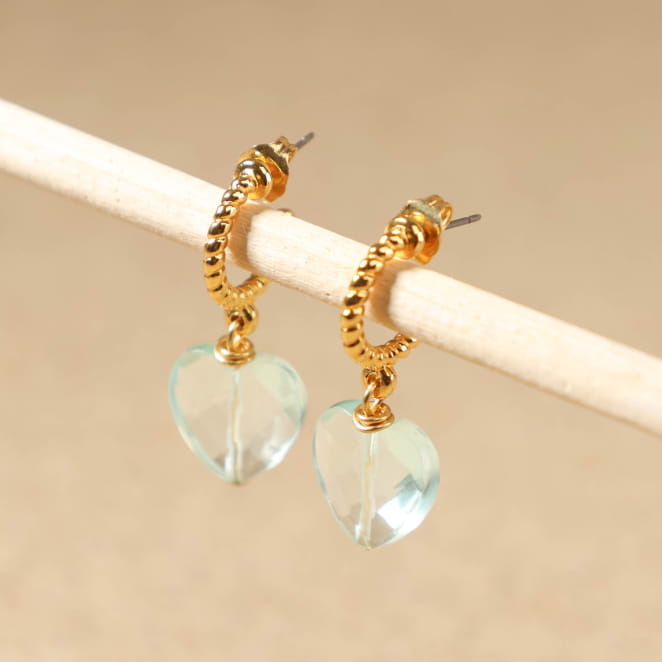 Boucles d’oreilles Loana en métal doré et perles vert d’eau, fabrication artisanale française.