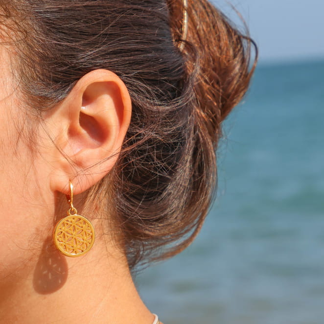 Boucles d’oreilles Medina doré à l’or fin, fabrication artisanale française au design raffiné.