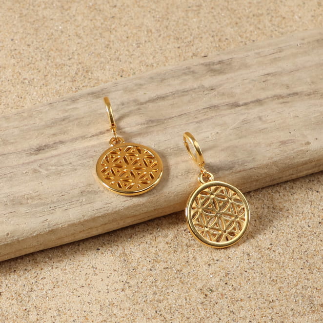Boucles Medina dorées à l’or fin avec motifs ajourés, création artisanale française élégante.