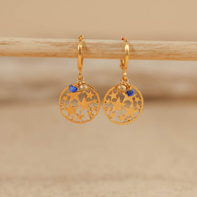 Boucles Phoebe en perles bleu foncé et finitions dorées, fabriquées en France