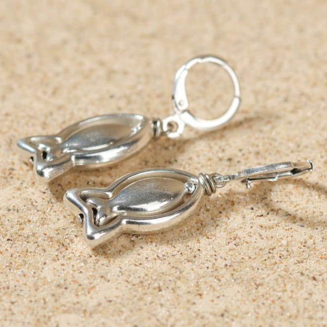 Boucles d'oreilles argentées Rémora, design épuré et travaillé à la main