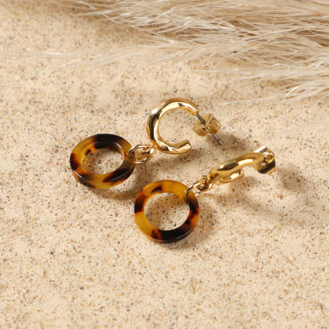 Boucles en résine marron et métal doré, bijou fait main en France