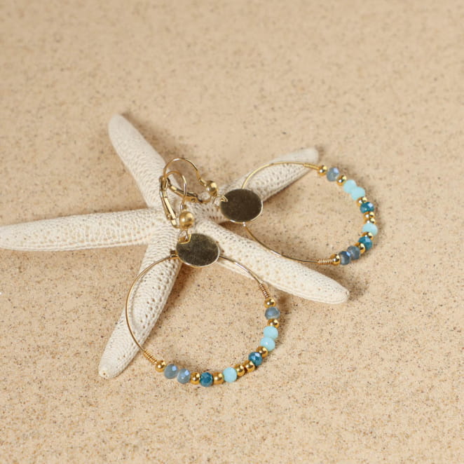 Boucles Saverne dorées et perles bleu pétrole, création artisanale française