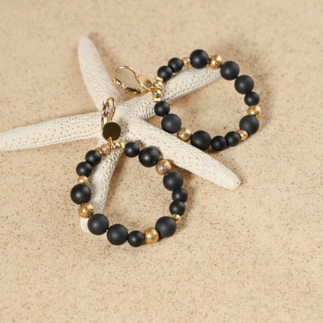 Boucles Zante dorées avec perles noires, bijou fait main en France