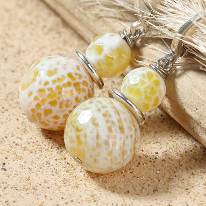 Boucles pendantes Zeste avec perles jaune vif et attaches argentées, éclat solaire