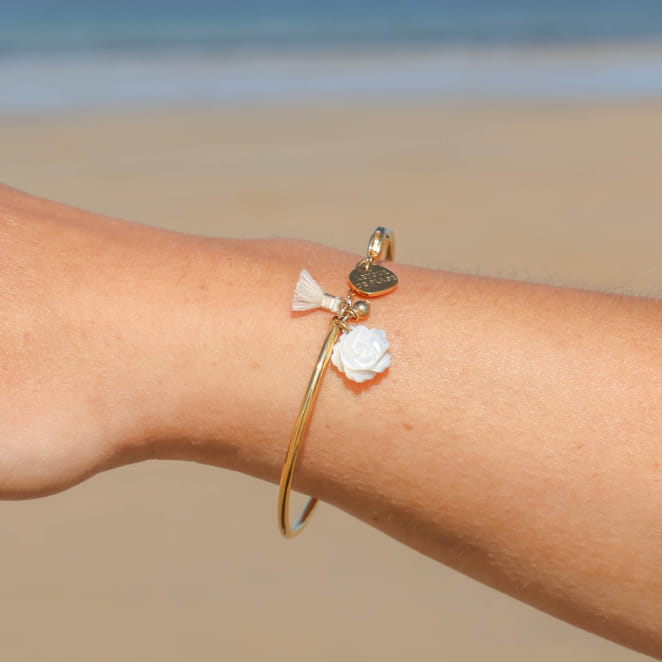 Bracelet Annapurna en métal doré et perles blanches, création artisanale française