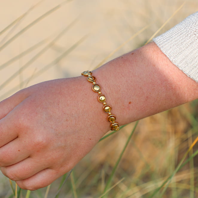 Bracelet Astrod en métal doré et cordon artisanal, création française.