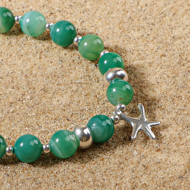 Bracelet Culcita en métal plaqué argent et perles grises, bijou artisanal français au style élégant.