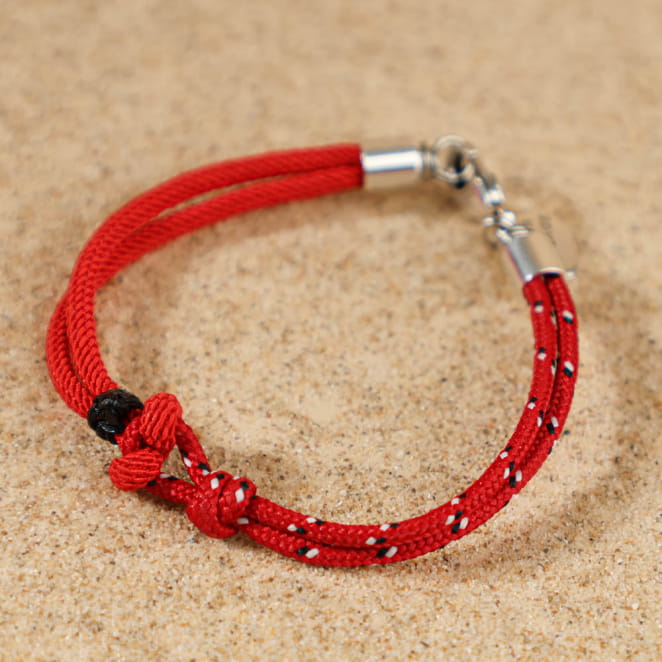 Bracelet rouge pour enfant Dinan avec fermoir argenté, création artisanale française
