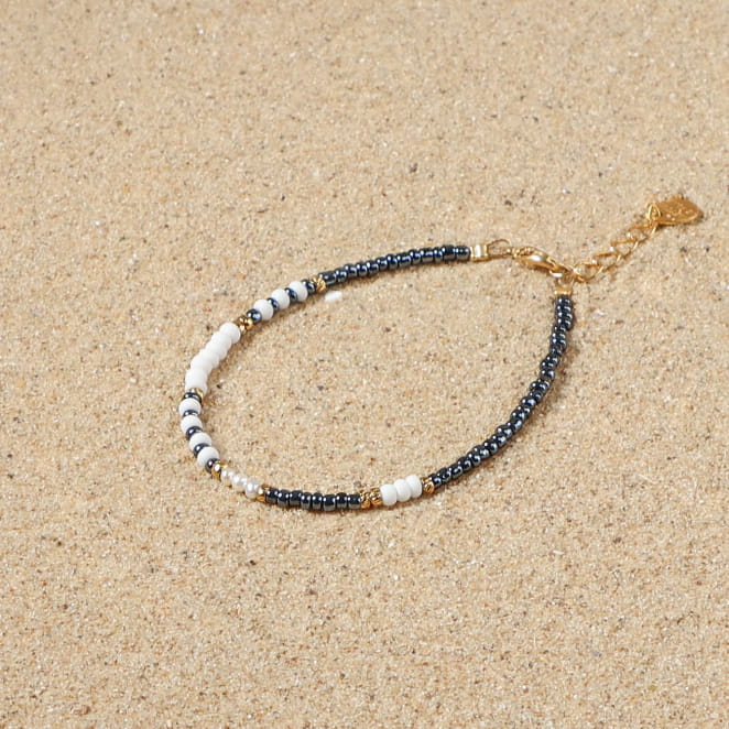 bracelet Domino doré avec perles noires