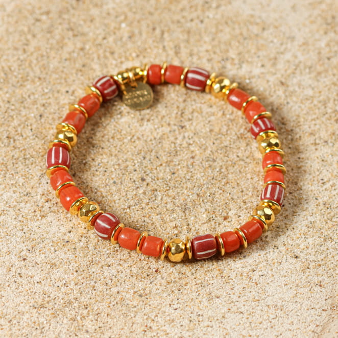 Bijou Ézelia doré avec perles terracotta, création artisanale made in France.