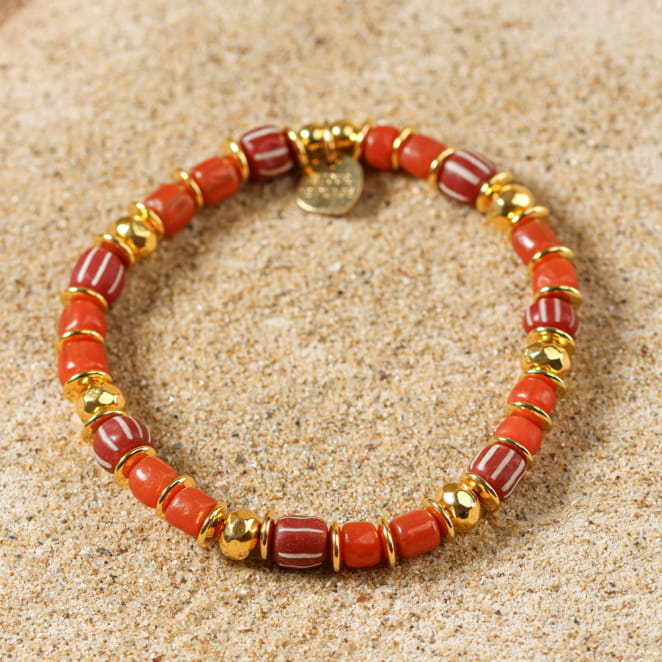 Bracelet Ézelia en métal doré avec perles terracotta, bijou artisanal français.