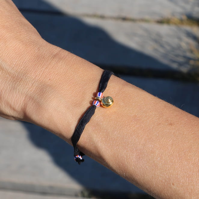 bracelet Friendly doré avec cordon noir
