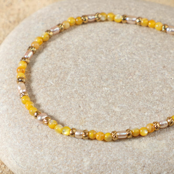 Bracelet Gina doré à l’or fin et perles jaunes, création française faite main.
