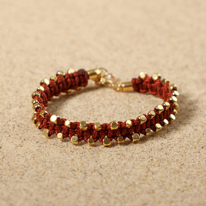 Bracelet Laure doré à l’or fin et perles terracotta, bijou fait main en France.