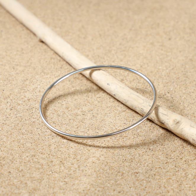 Bracelet Lima en métal plaqué argent, bijou artisanal français élégant et minimaliste.