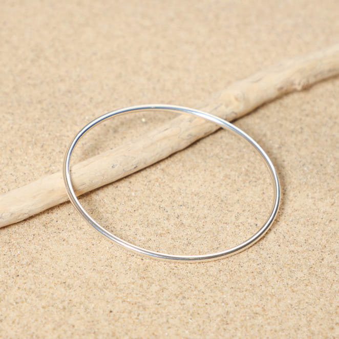 Bijou Lima argenté, création française intemporelle.