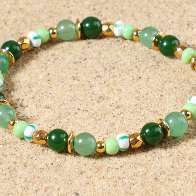 bracelet Martina doré avec perles vert émeraude et dorées