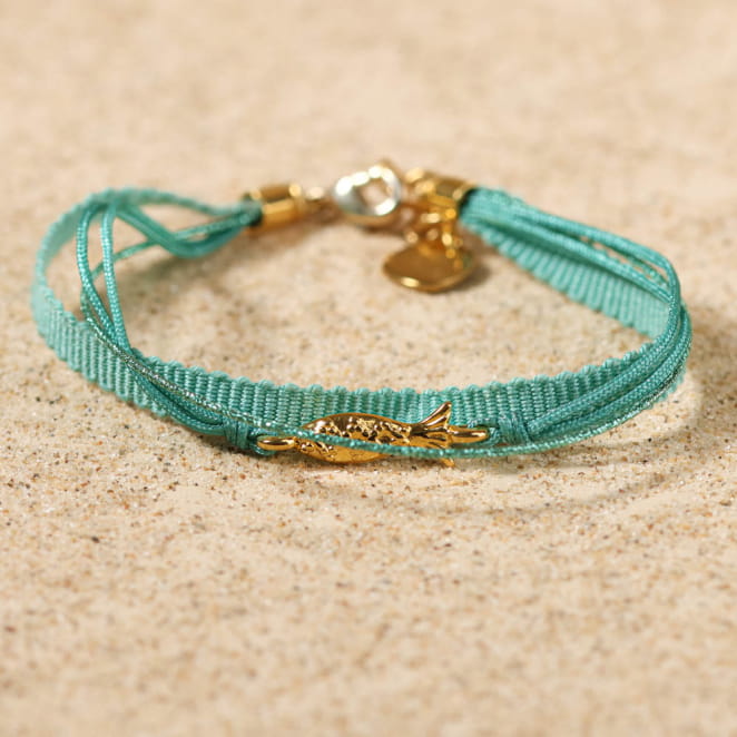 Bracelet Nevez doré avec perles vert d’eau, raffiné et délicatement coloré.