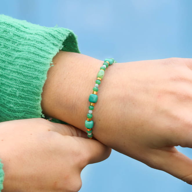 Bracelet Norvège doré, perles vertes lumineuses, fraîcheur et simplicité