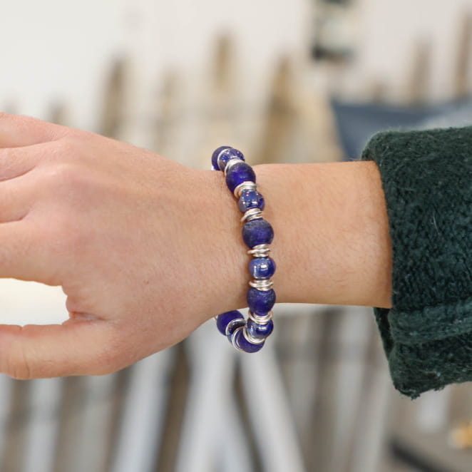Bracelet Pantxika argenté, bleu dur intense, caractère et finesse