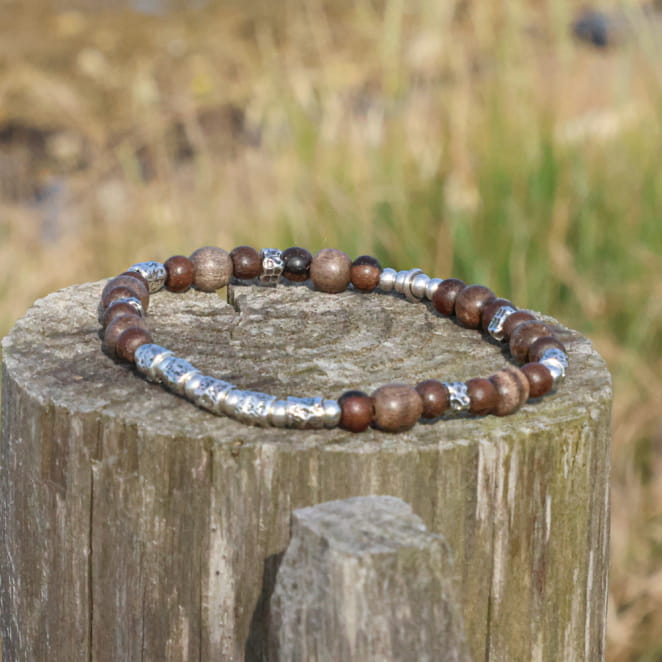 Bracelet homme Romuald en métal plaqué argent et cordon tressé, création artisanale française.