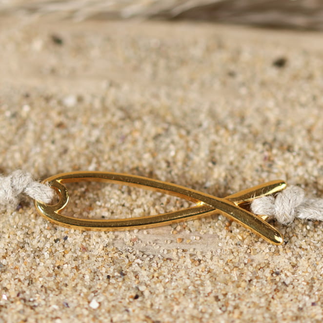 Bracelet fin Sud doré avec perles naturelles beige clair, création artisanale française