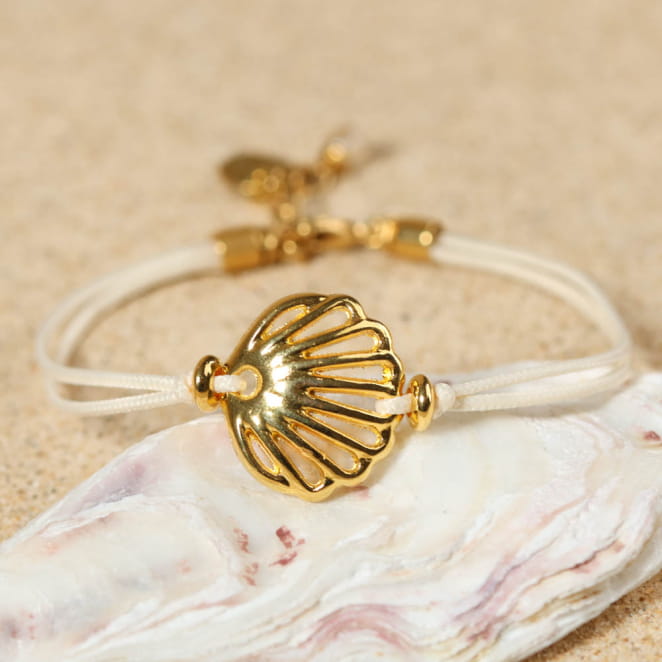 Bracelet Touriste doré, perles beige, style bohème et lumineux