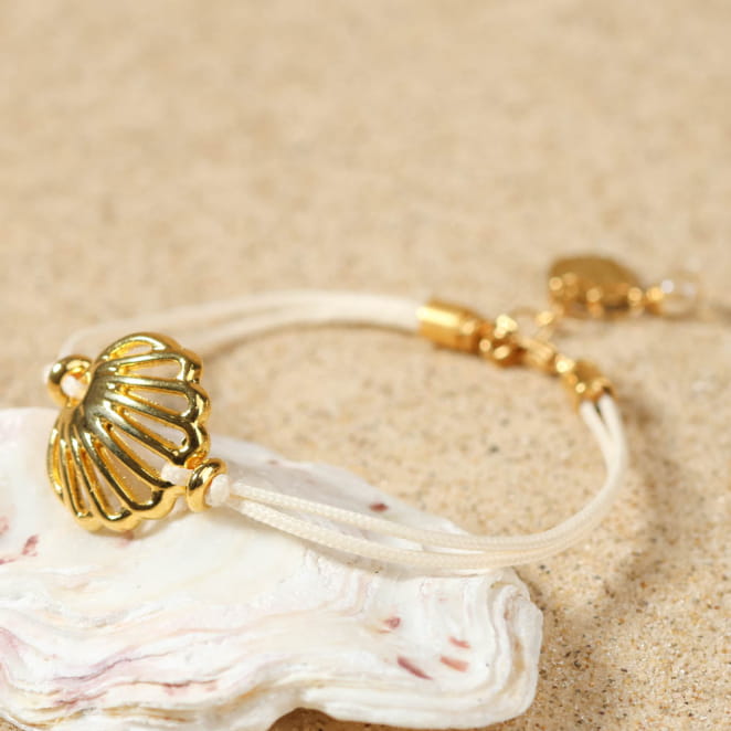 Bracelet doré Touriste, perles beiges naturelles, fait main