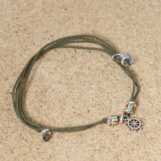 Bracelet homme Vati en cordon kaki et métal plaqué argent, fabrication artisanale française.