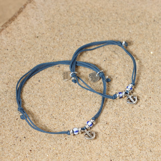 Bracelet artisanal Vati pour homme, cordon bleu Montana et fermoir argenté, création française.