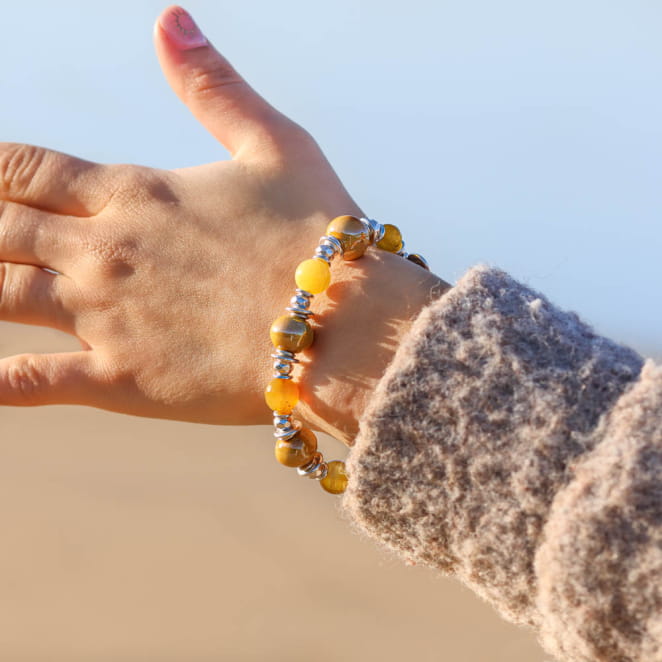 Bracelet Verna argenté avec perles jaunes, création lumineuse et artisanale