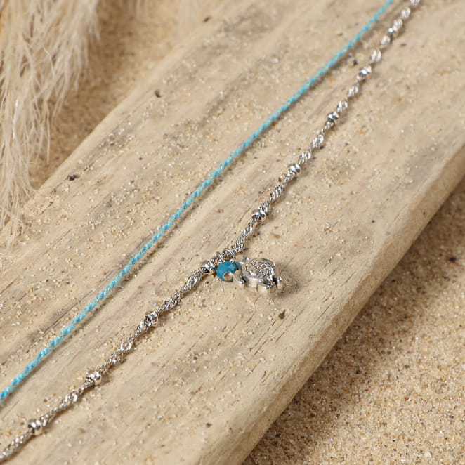 Bracelet de cheville Emeline argenté et bleu ciel. Fabrication française.