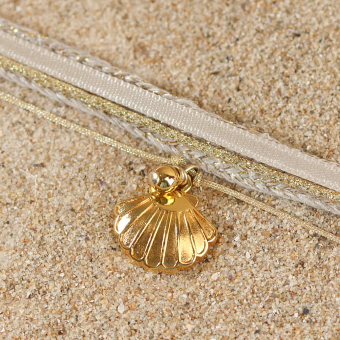 Bracelet de cheville Semeti doré et cordon lin, fabrication artisanale française.