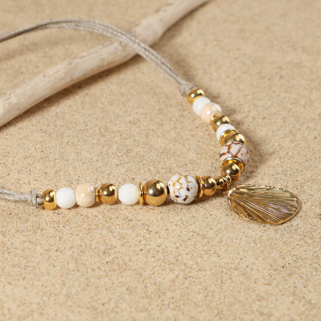 Collier Berlioz doré à l’or fin et perles blanc cassé, fabrication française à la main.