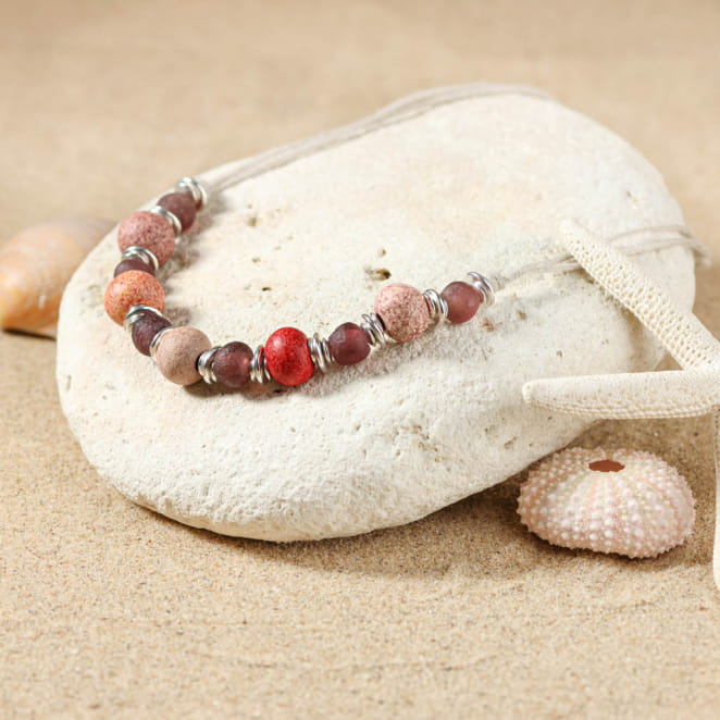 Collier Bruyère en perles violettes et multicolores avec finitions argentées, fait main en France