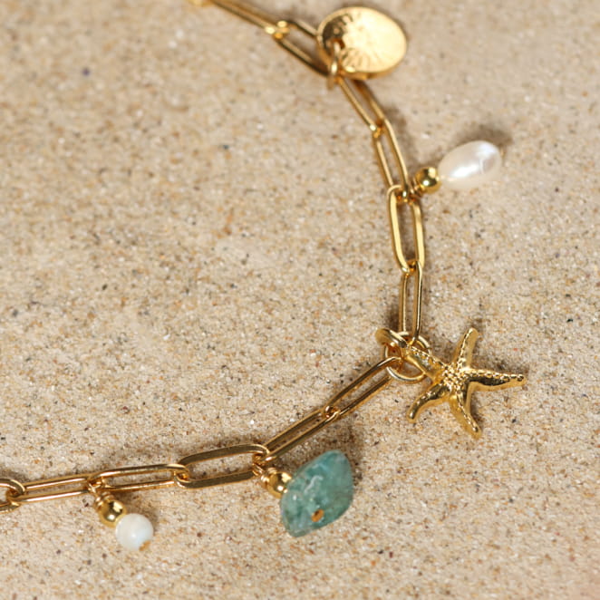 Collier Dolcevita doré, pierres vert d’eau et dorures, charme doux et lumineux