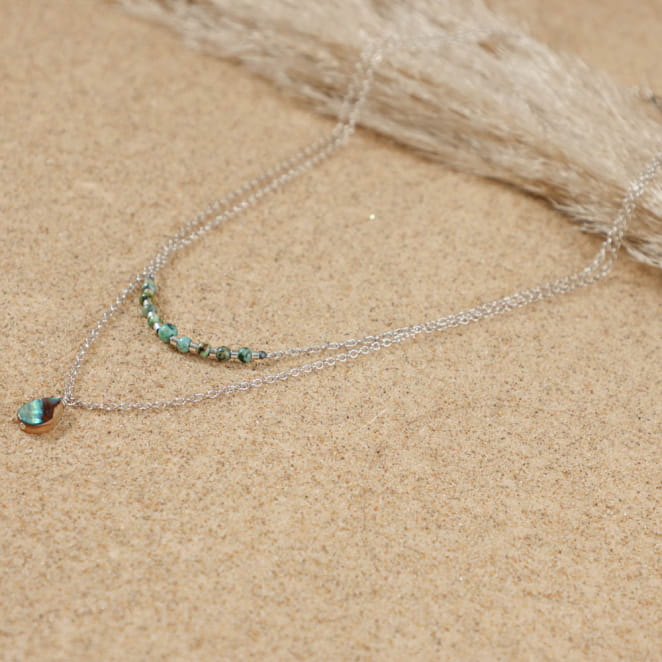 Collier Estelle en perles vert amande et éléments argentés, fait à la main en France