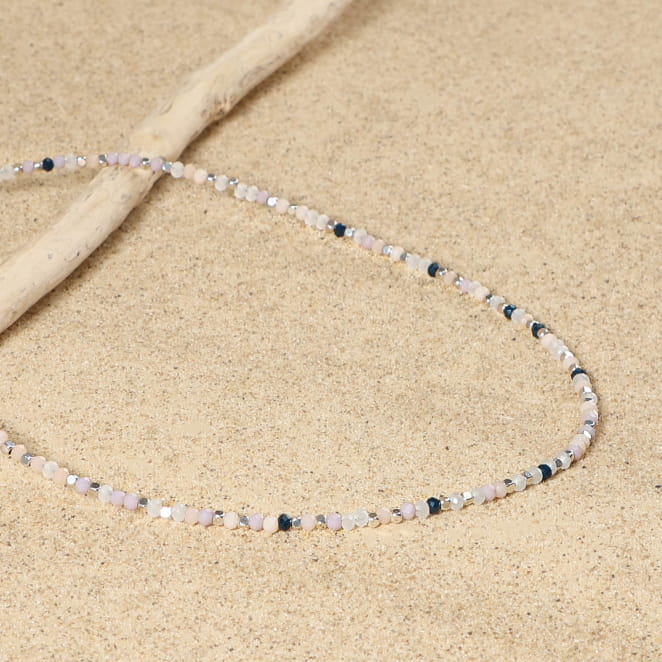 Création Ginevra argenté et perles multicolores, collier fabriqué en France.