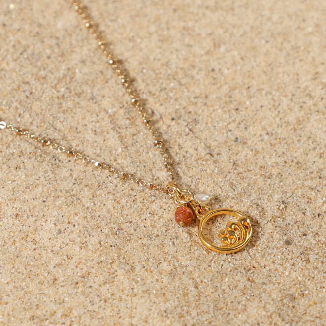 Collier Mascaret doré à l’or fin et perles marron, bijou artisanal français aux teintes naturelles.