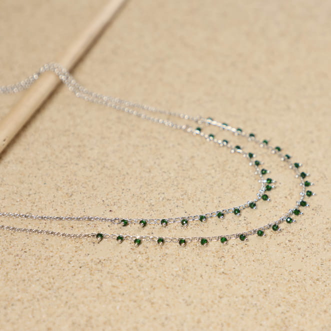 Collier Mésange argenté et perles vertes, création artisanale française.