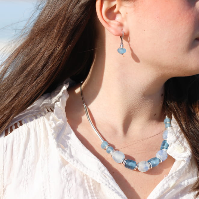 Boucles d’oreilles Nicoletta bleu ciel en finition argentée, bijou fait main en France